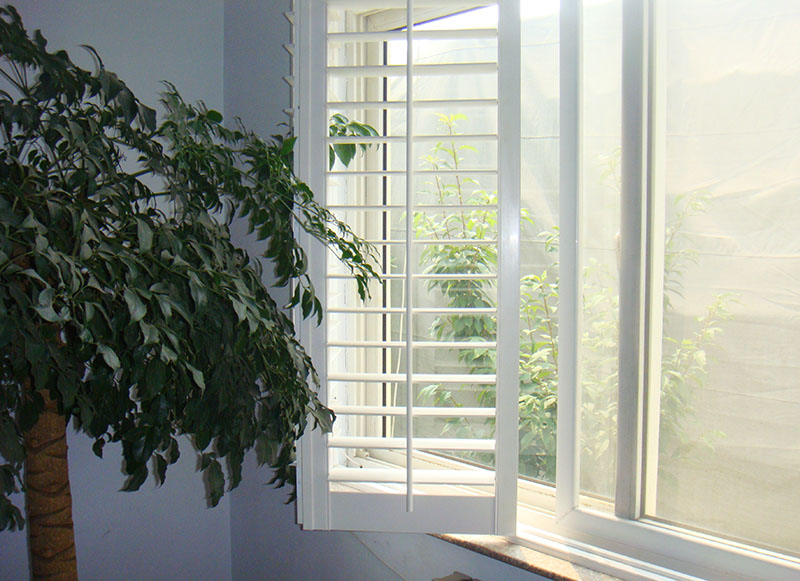 Plantation shutter